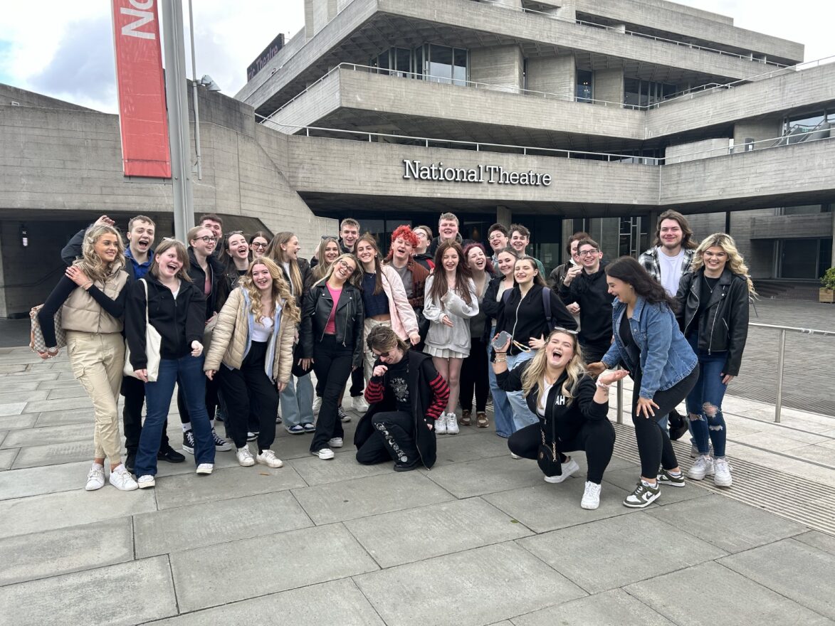 New ƵAPP Durham Students stood excitedly outside of the National Theatre in London
